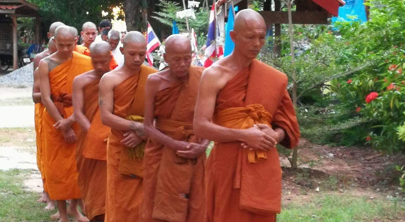 Vipassana i tempel — meditationsretreat för nybörjare