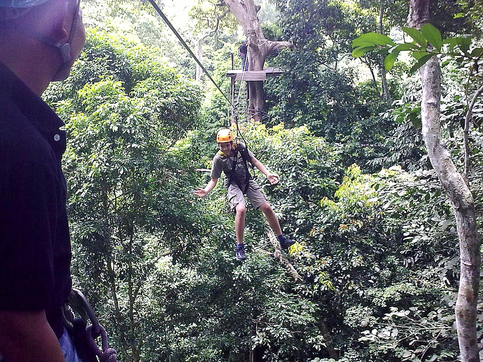 Zipline i djungeln — välja arrangör och säkerhet
