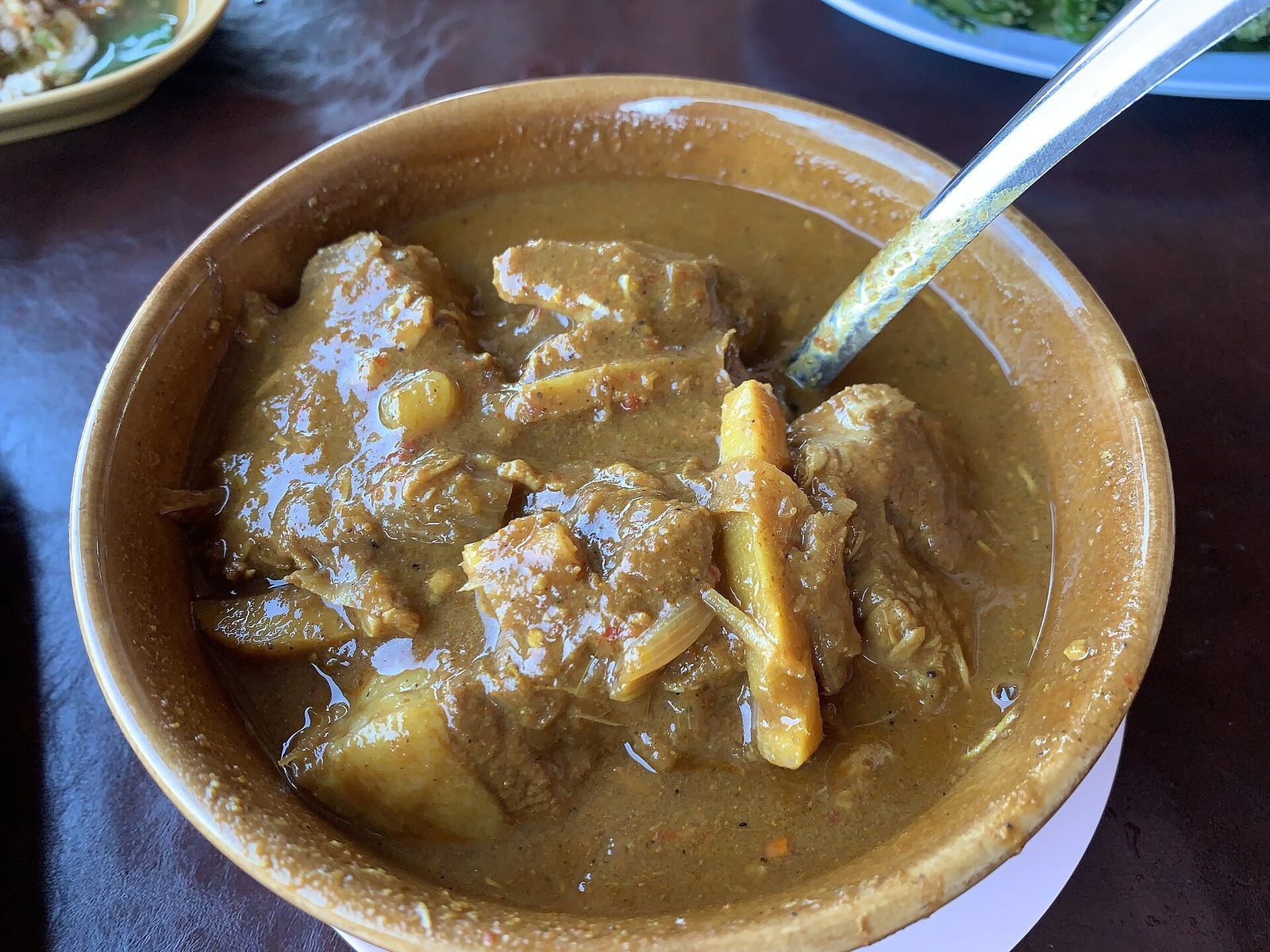 Gaeng hang lay — currygrytan med burmesiskt påbrå