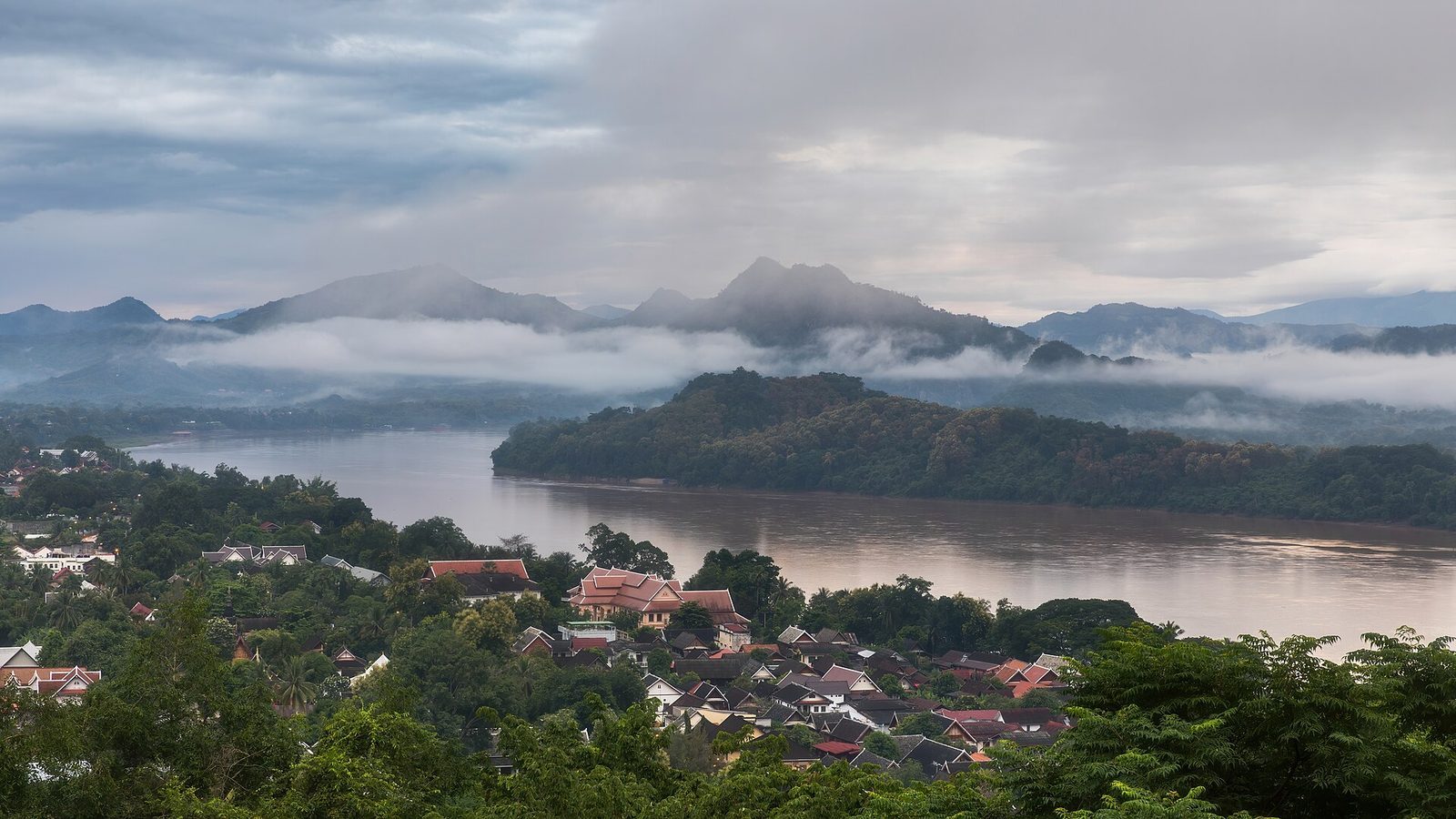 Chiang Mai till Luang Prabang — slow boat och flyg